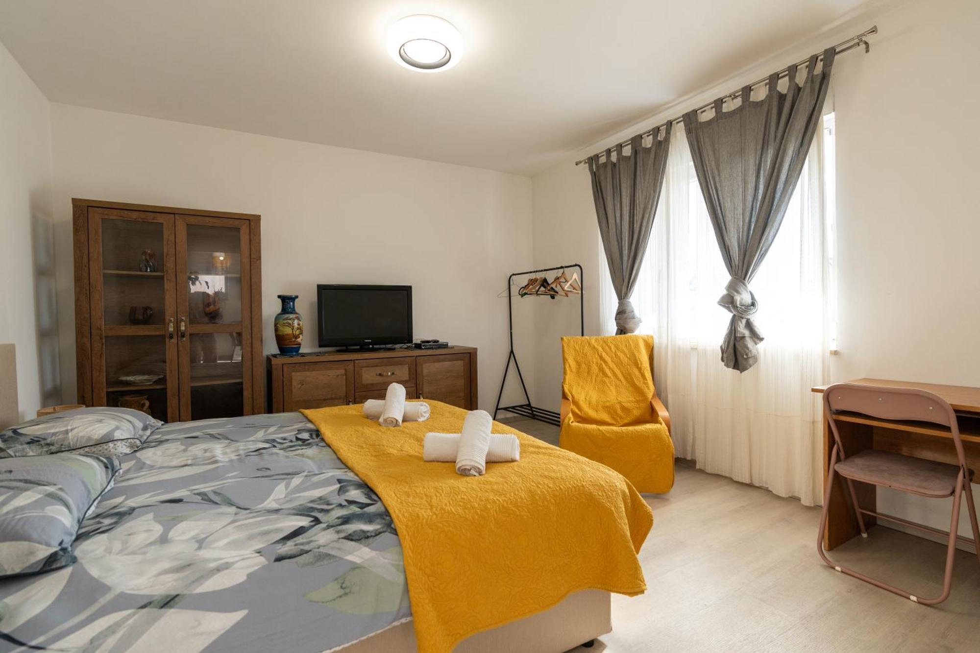 Two-Bedroom Apartment Rea In ロヴィニ エクステリア 写真