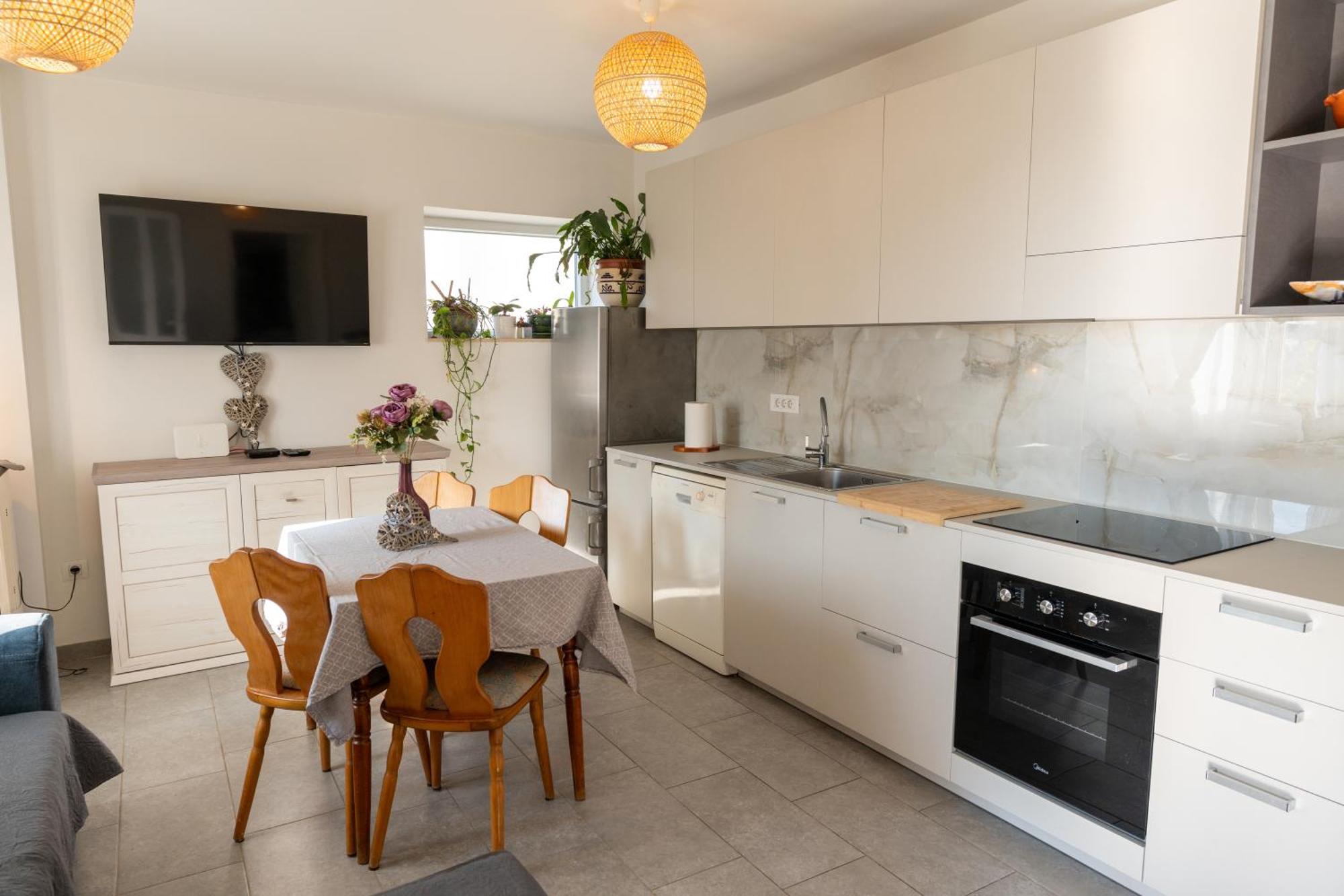 Two-Bedroom Apartment Rea In ロヴィニ エクステリア 写真