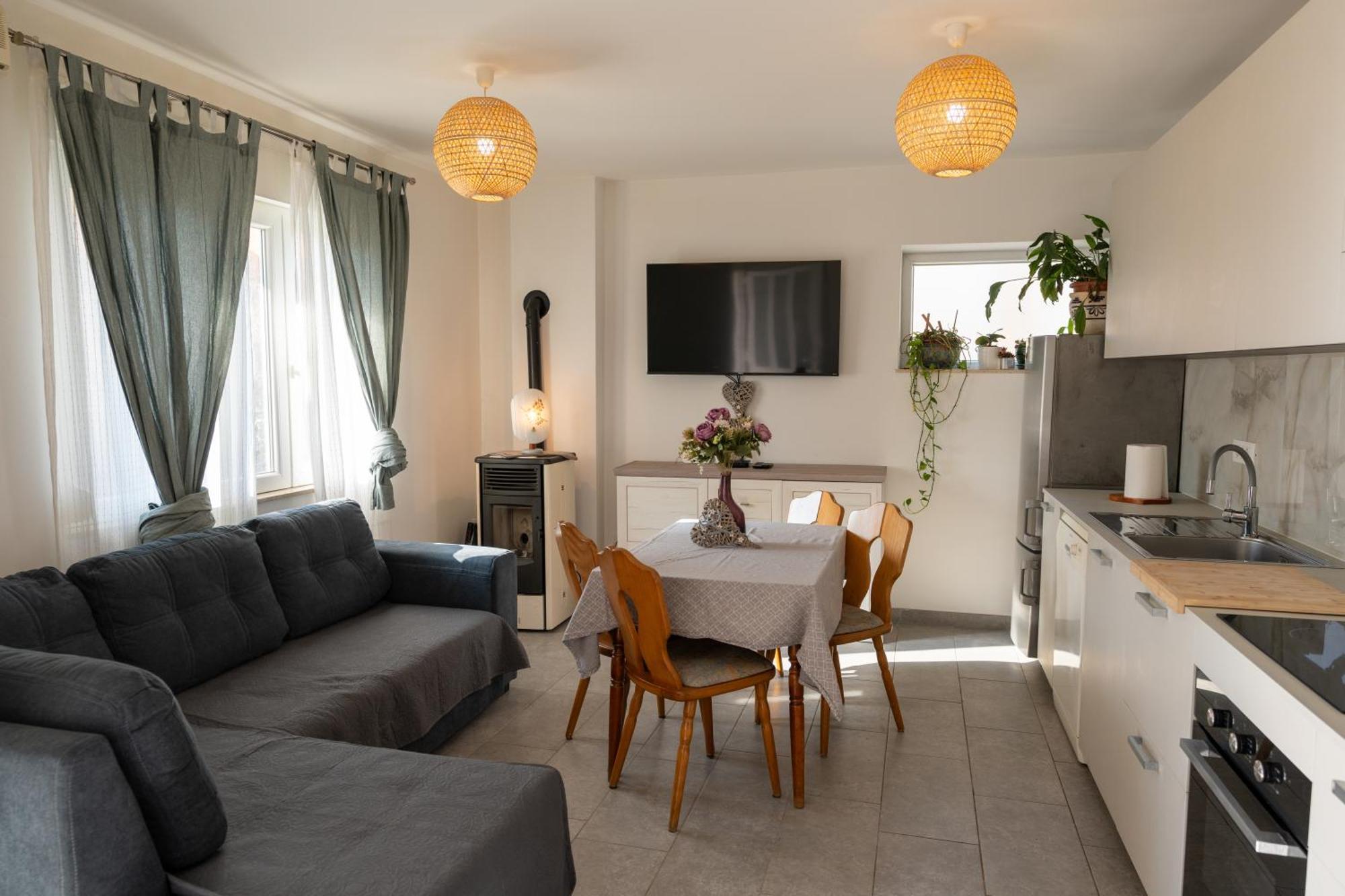 Two-Bedroom Apartment Rea In ロヴィニ エクステリア 写真