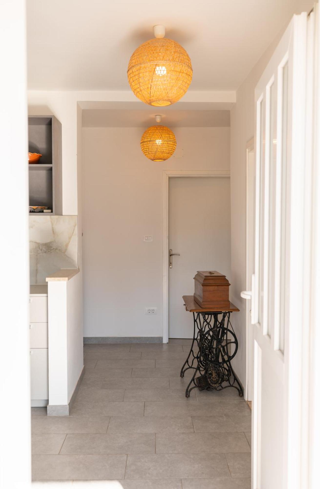 Two-Bedroom Apartment Rea In ロヴィニ エクステリア 写真