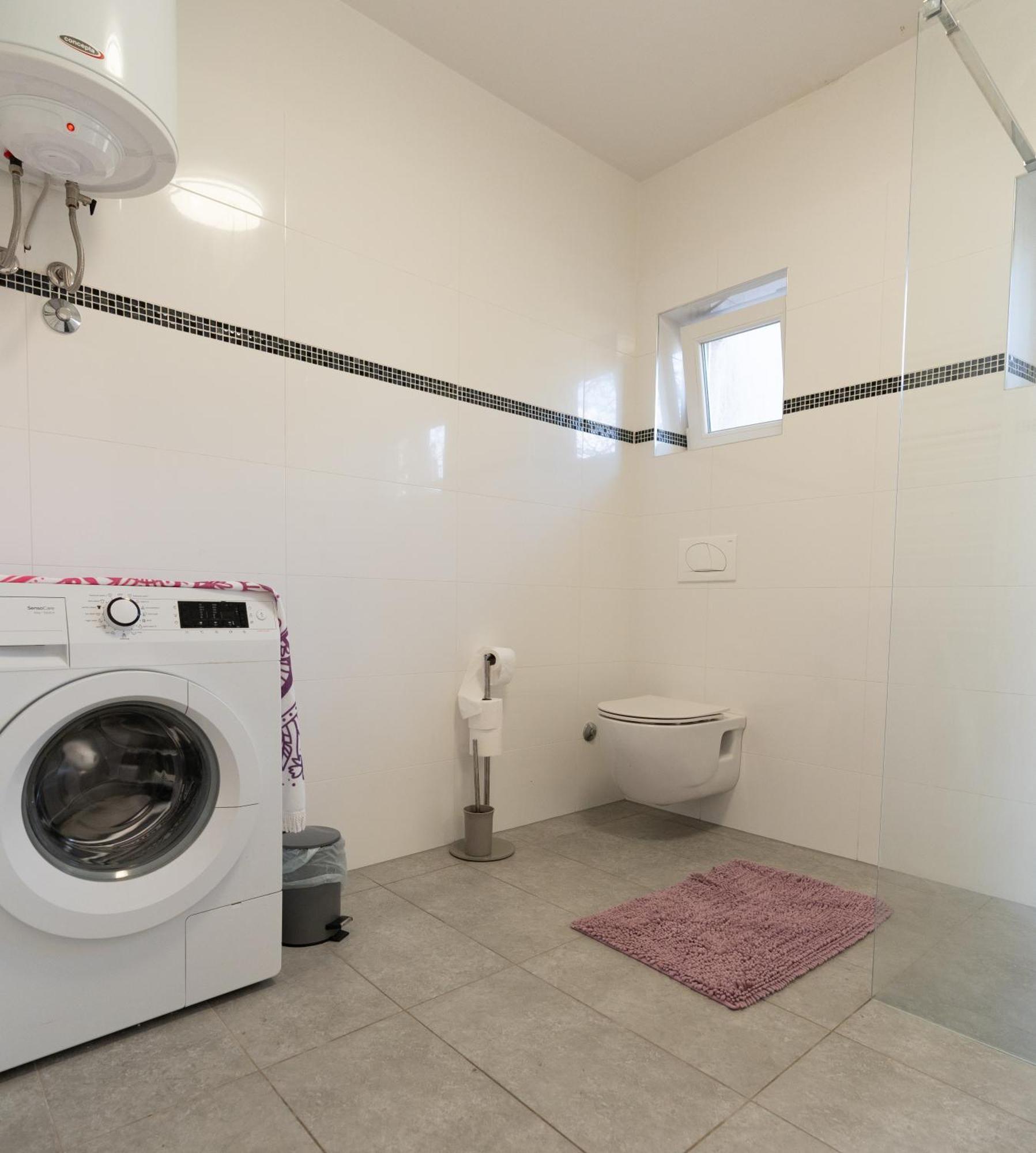 Two-Bedroom Apartment Rea In ロヴィニ エクステリア 写真